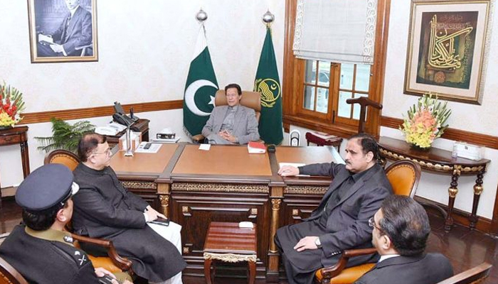 PM Imran Khan meet CM Punjab Usman Buzdar - Photo - APP